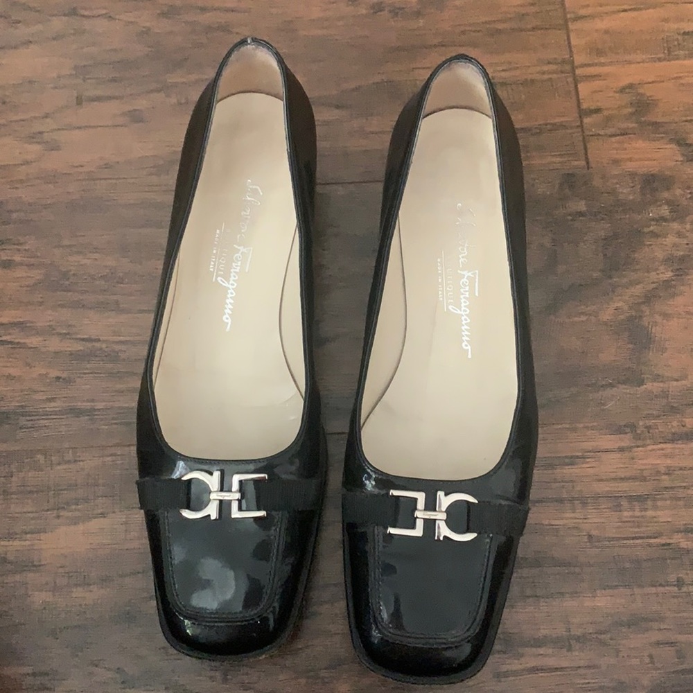 Vintage Ferragamo Italian patent leather shoes